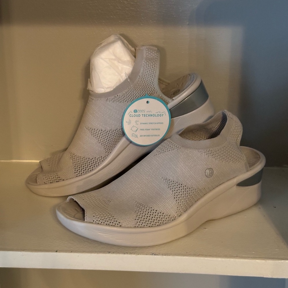 Bzees Light Gray Knit Slingback Sandals